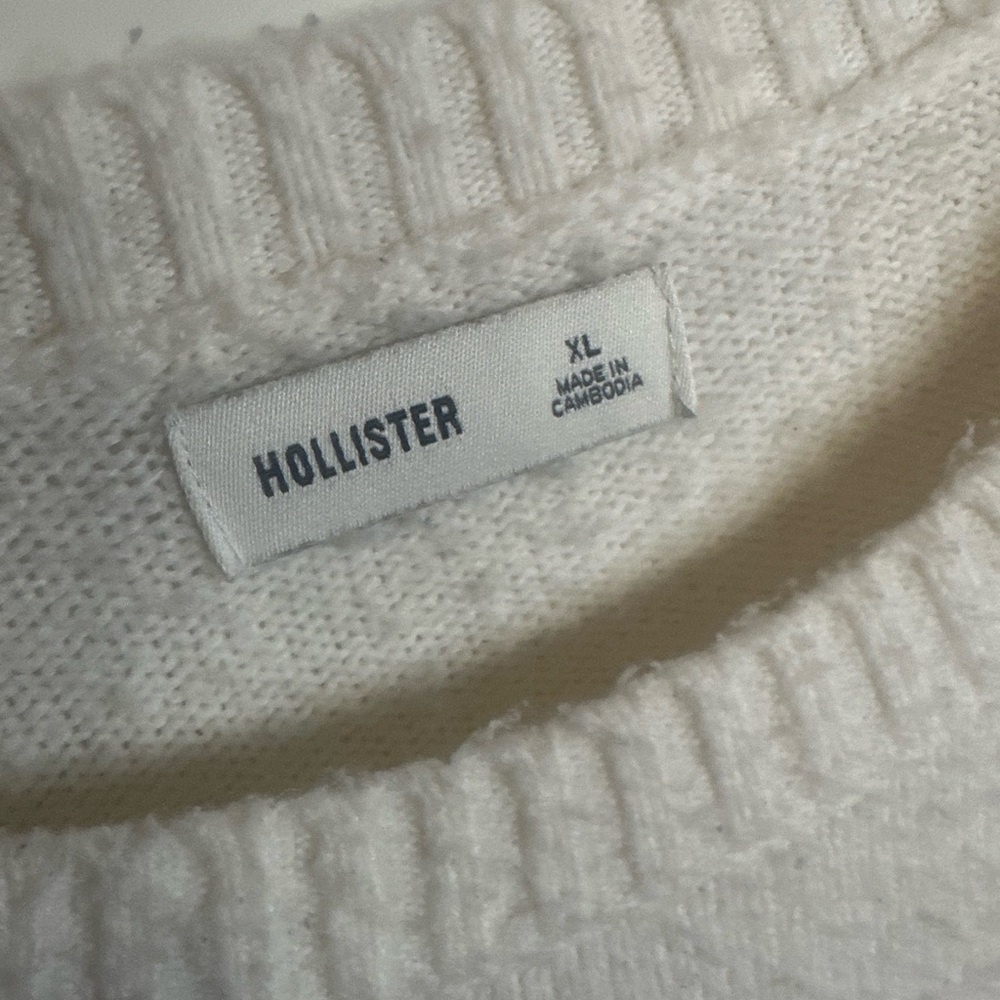 Hollister Comfy Cloud Oversized Dog Graphic Sweater - Picture 3 of 4